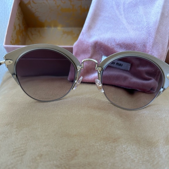 MIU MIU Sunglasses - Picture 3 of 10